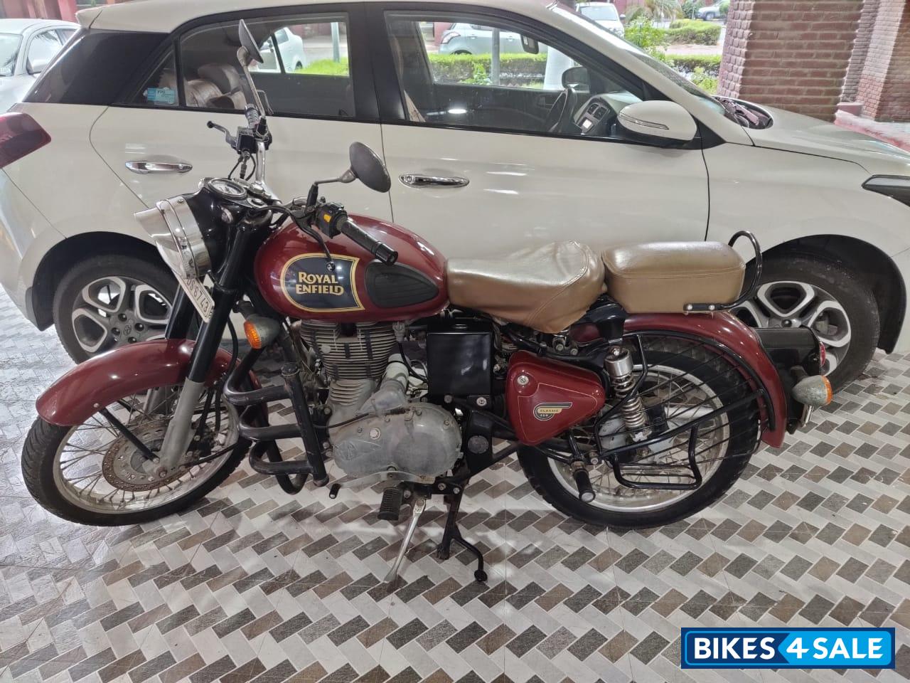 Chestnut Royal Enfield Classic 350