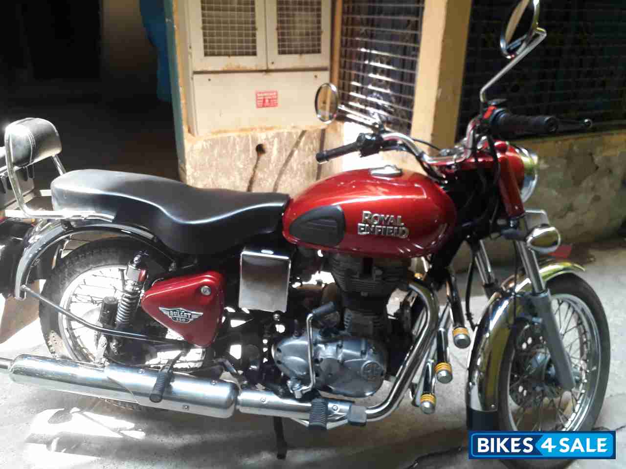 Maroon Royal Enfield Bullet Electra Twinspark