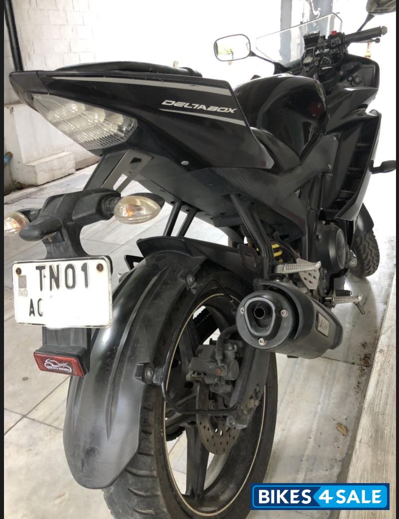 Black Yamaha YZF R15 V2