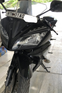 Black Yamaha YZF R15 V2
