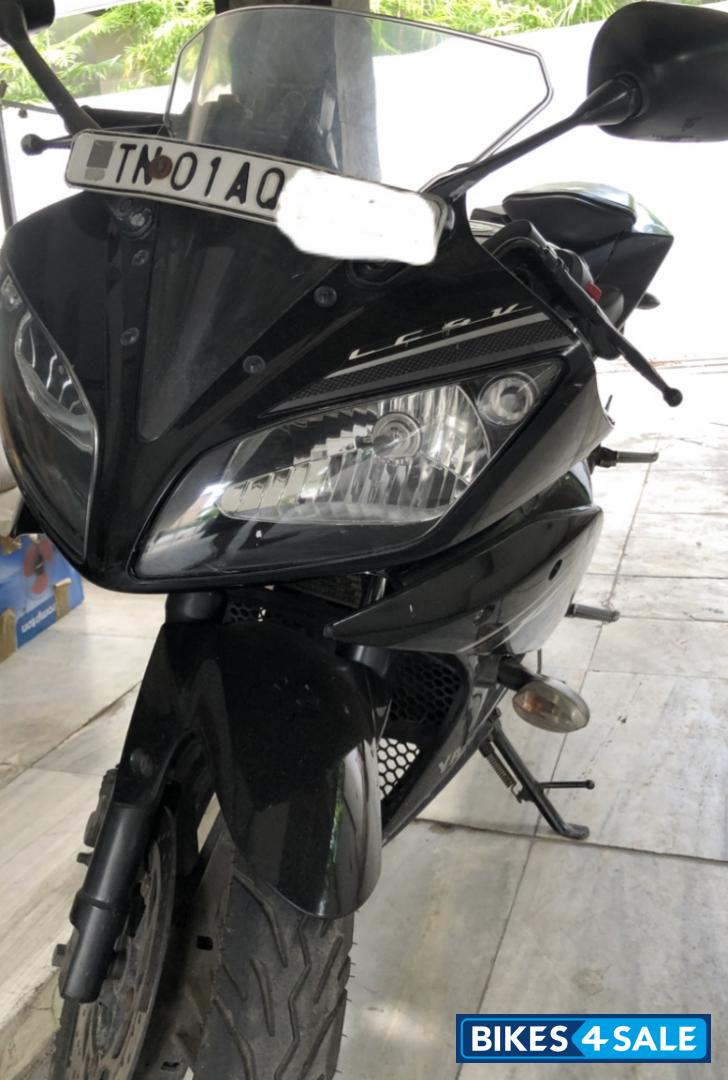 Black Yamaha YZF R15 V2 Black Yamaha YZF R15 V2