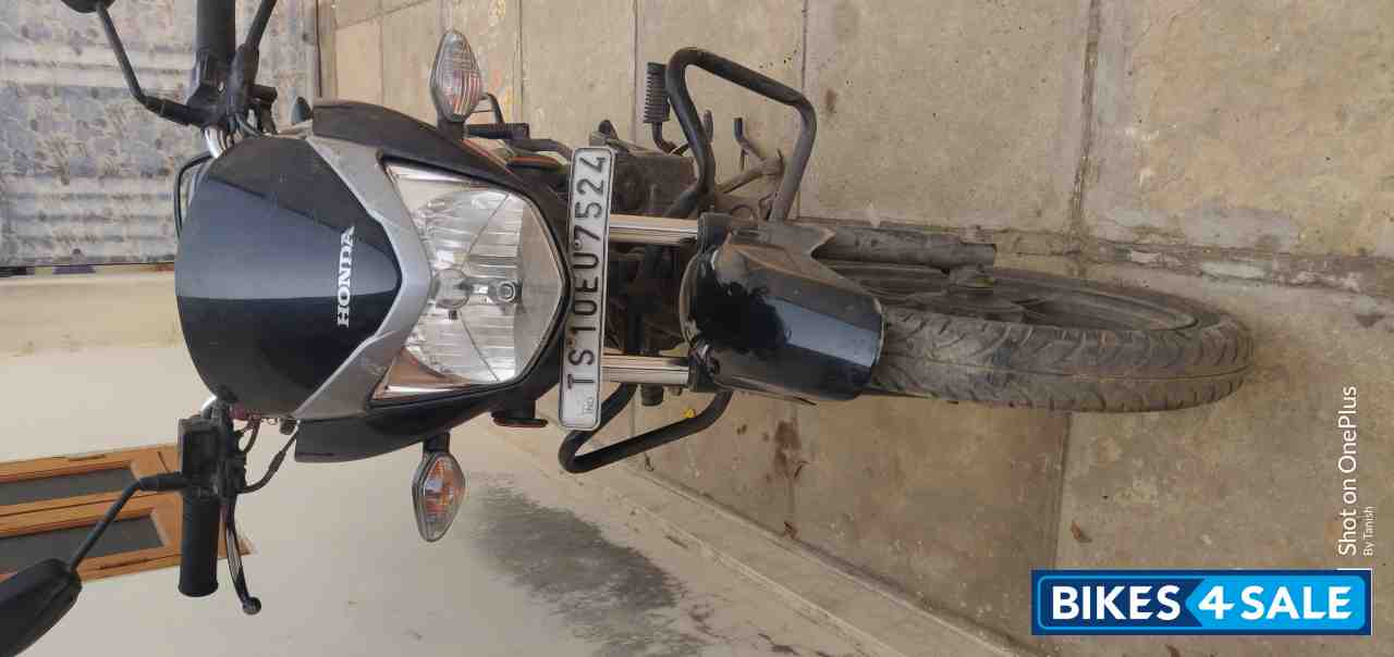 Black Honda CB Shine