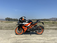 Black KTM RC 200