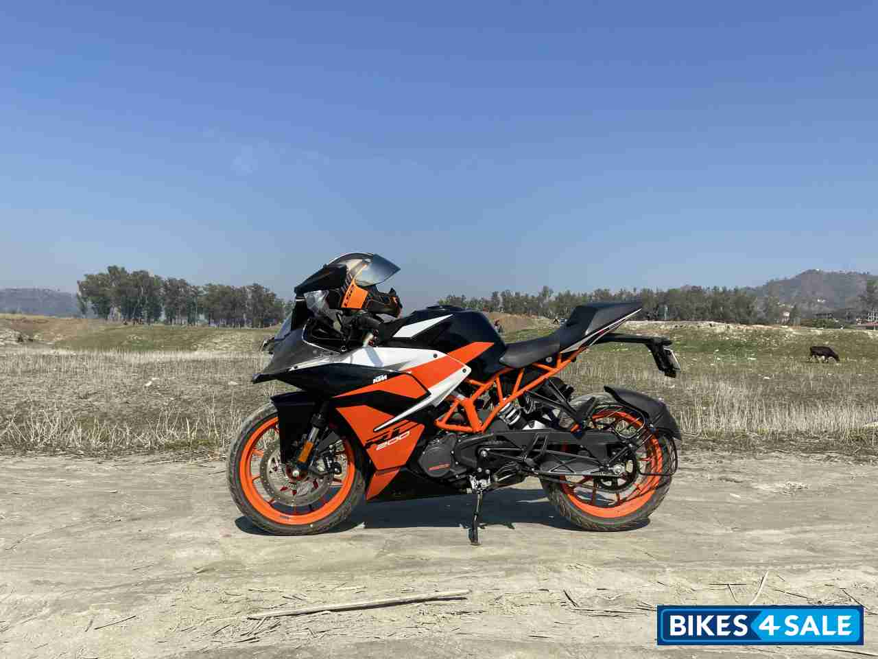Black KTM RC 200