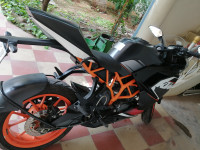Black KTM RC 200