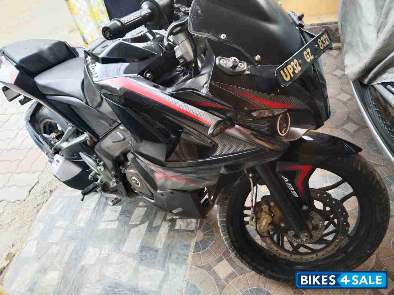 Bajaj Pulsar RS 200