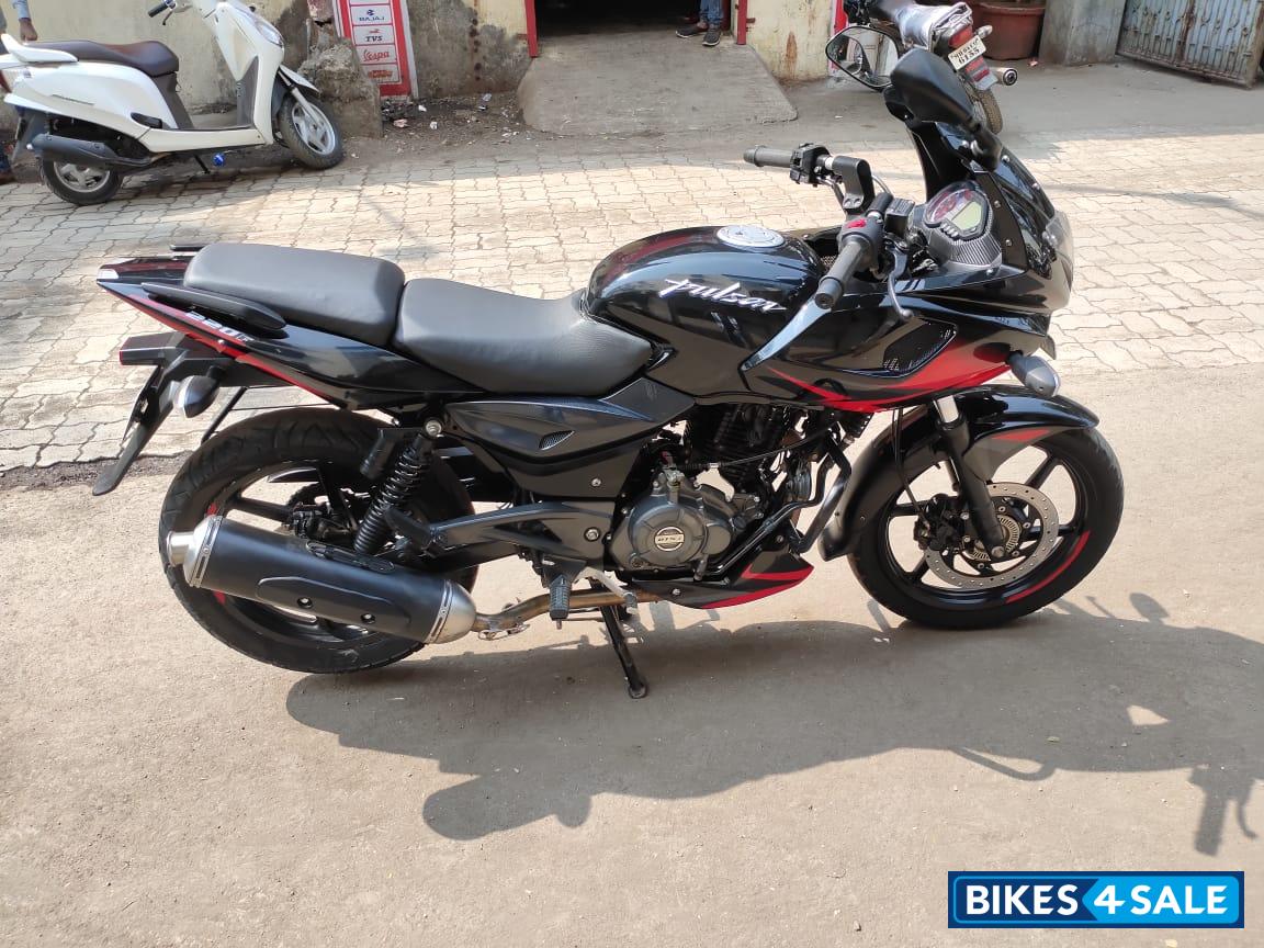 Bajaj Pulsar 220F