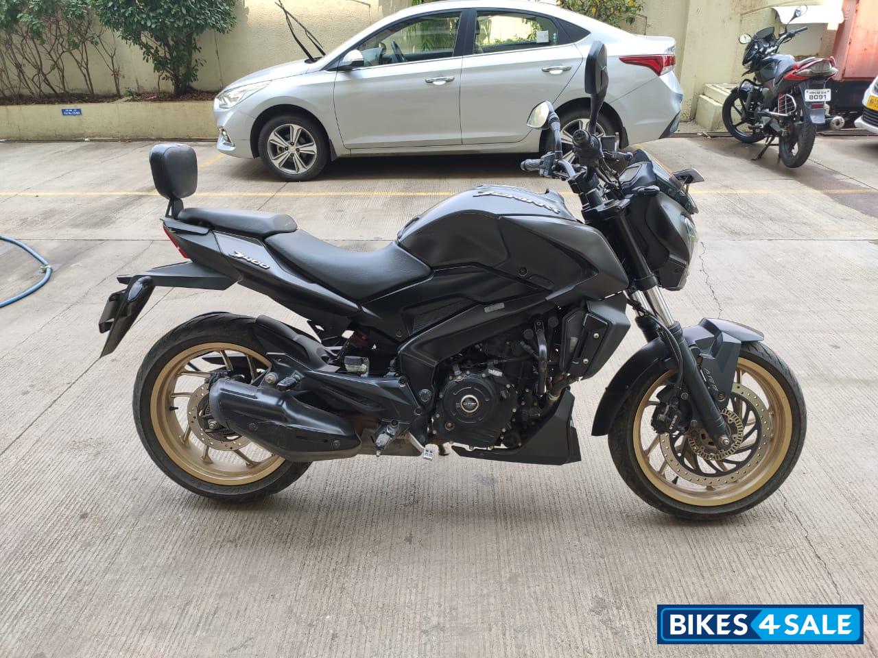 Black Bajaj Dominar 400 Disc