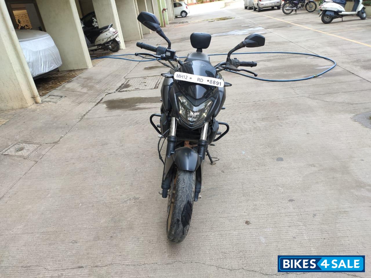 Black Bajaj Dominar 400 Disc