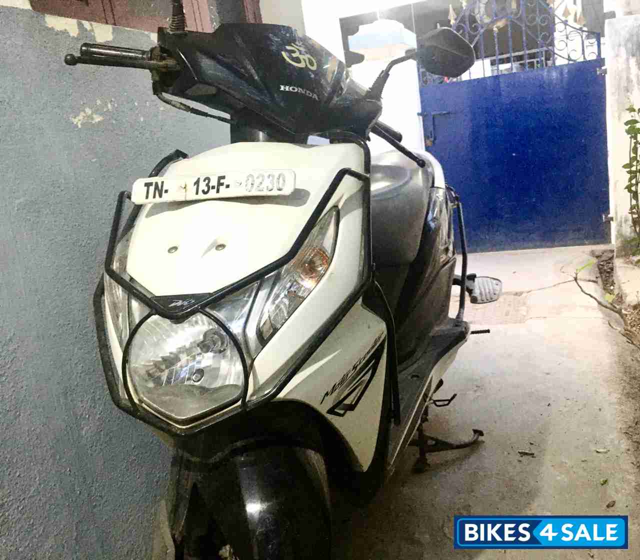 Black And White Honda Dio