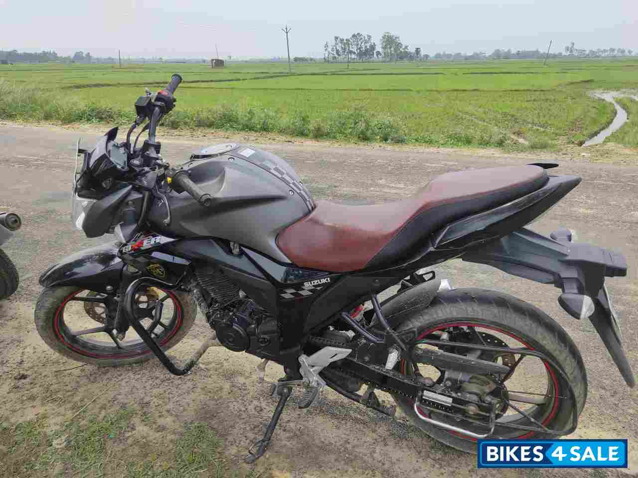 Gray Suzuki Gixxer SP