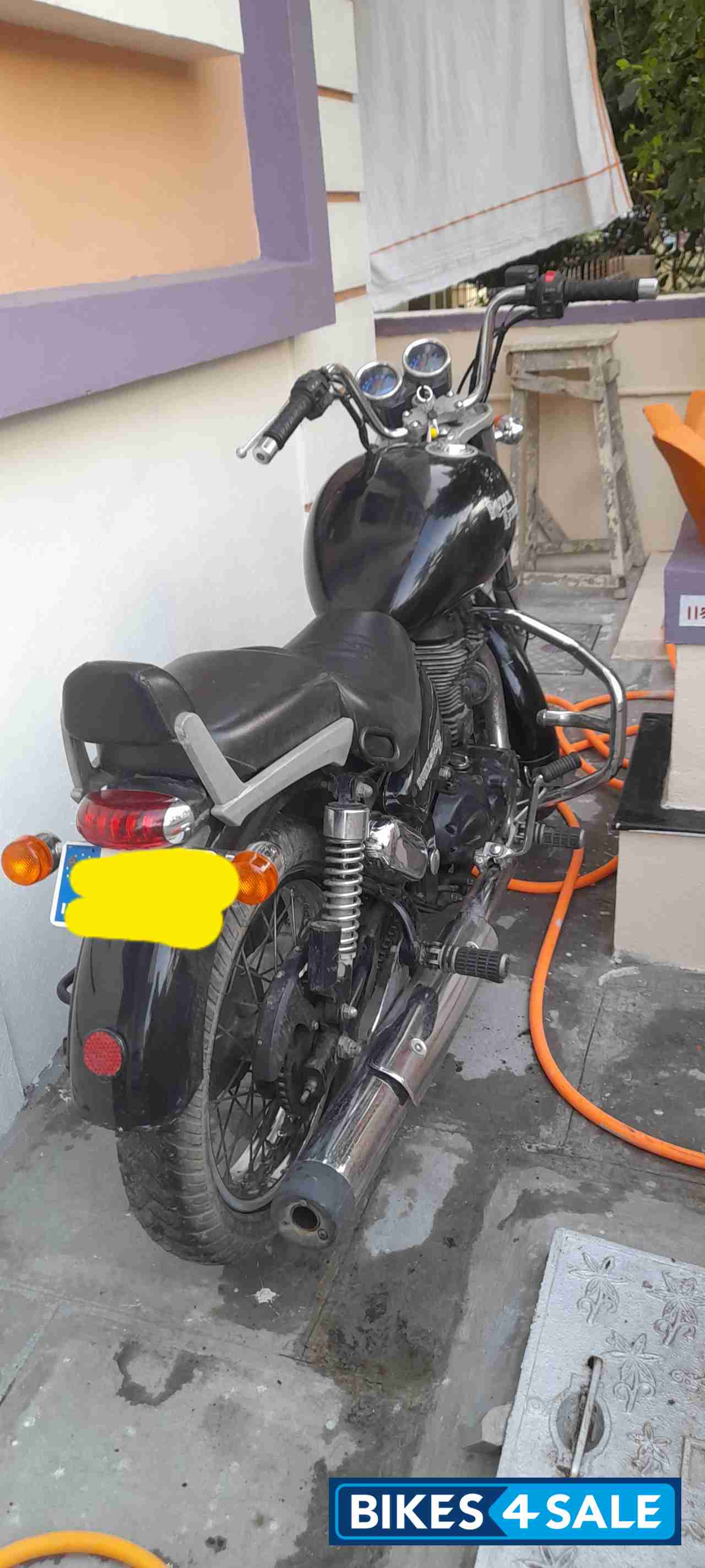 Black Royal Enfield Thunderbird 350
