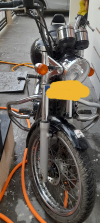 Black Royal Enfield Thunderbird 350