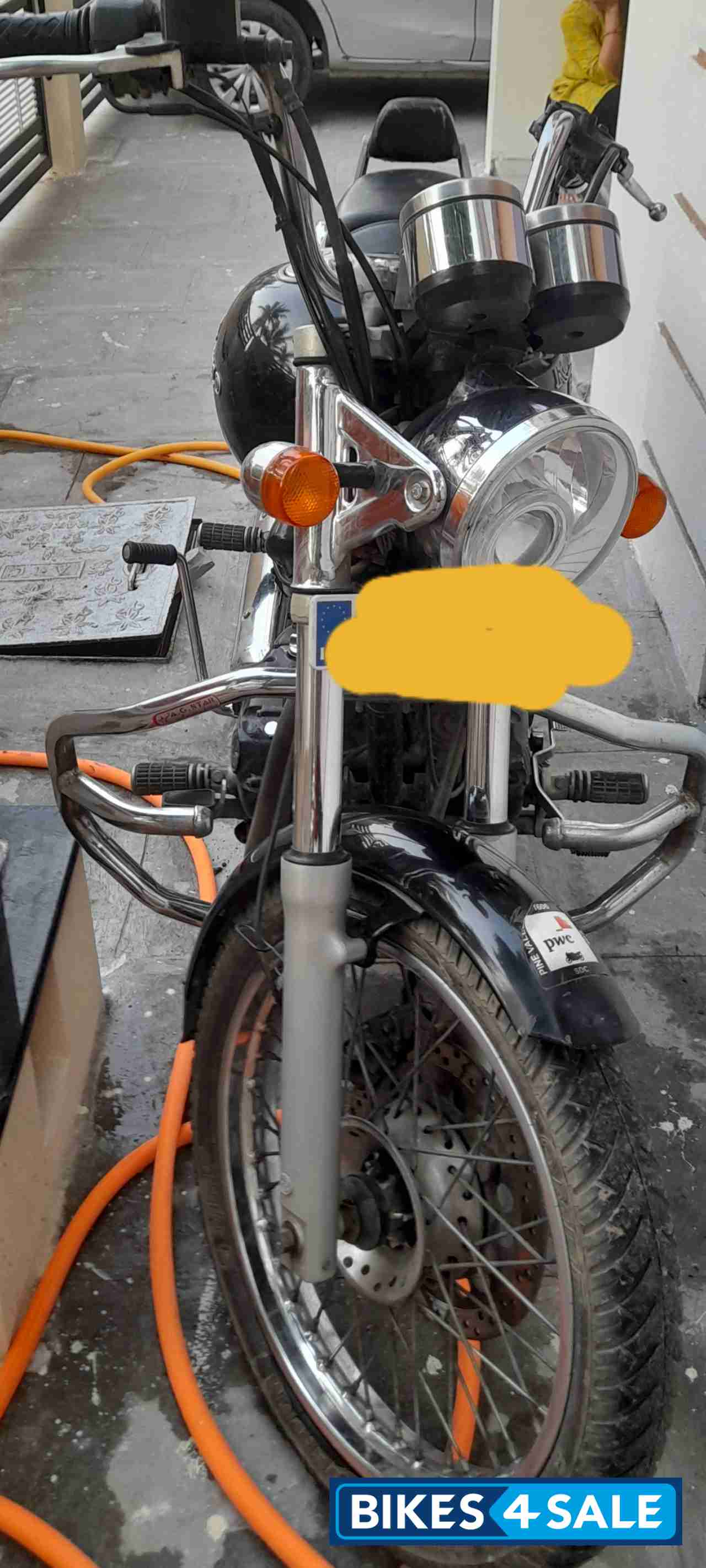 Black Royal Enfield Thunderbird 350 Black Royal Enfield Thunderbird 350