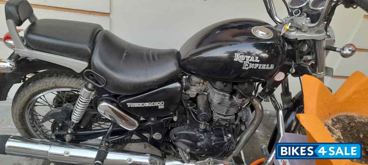Black Royal Enfield Thunderbird 350 Black Royal Enfield Thunderbird 350