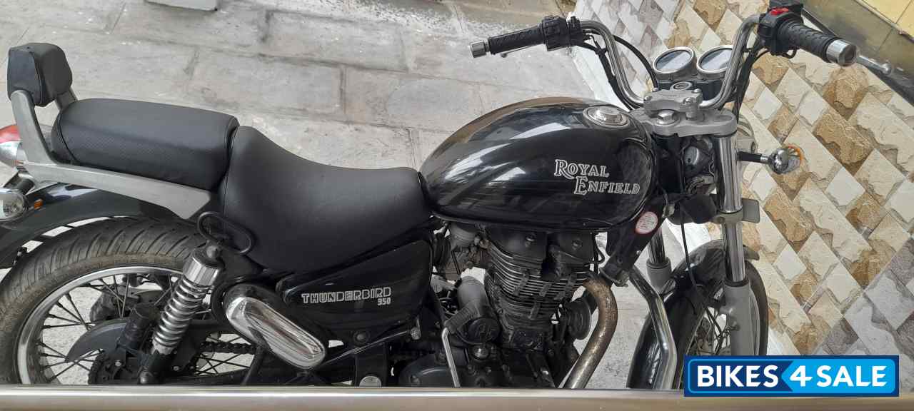 Black Royal Enfield Thunderbird 350 Black Royal Enfield Thunderbird 350