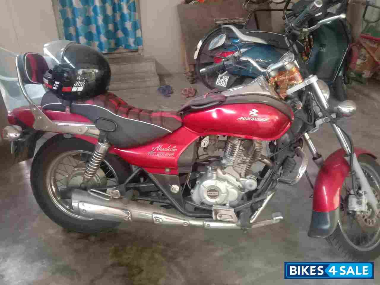 Red And Silver Bajaj Avenger 220 DTS-i