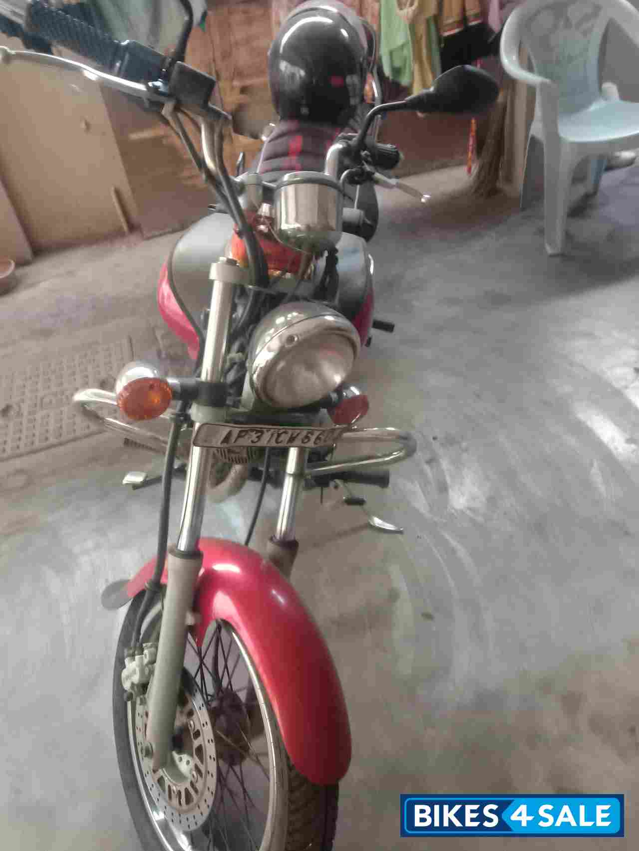 Red And Silver Bajaj Avenger 220 DTS-i