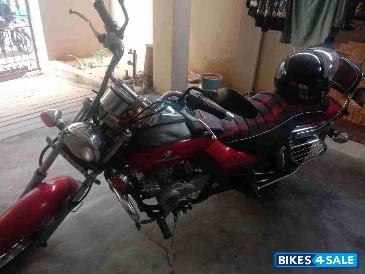 Red And Silver Bajaj Avenger 220 DTS-i