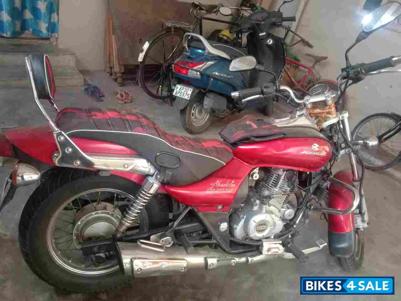 Red And Silver Bajaj Avenger 220 DTS-i
