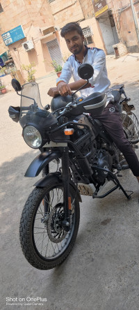 Granite Black Royal Enfield Himalayan BS VI