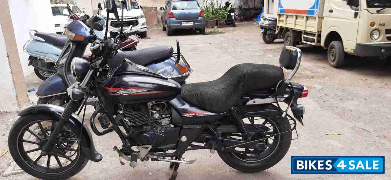 Mate Black Bajaj Avenger Street 220