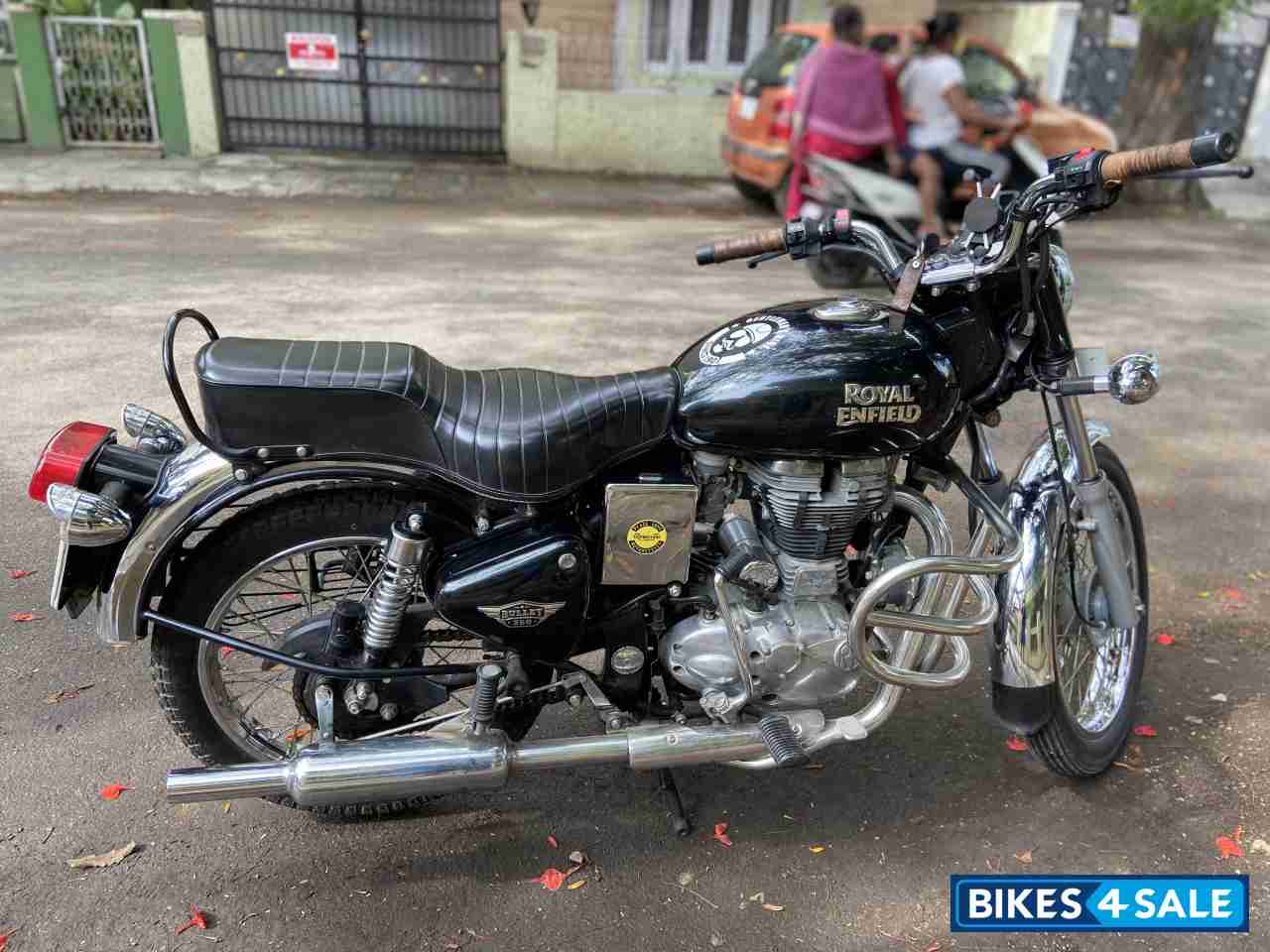 Black Royal Enfield Bullet 350