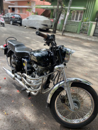 Black Royal Enfield Bullet 350