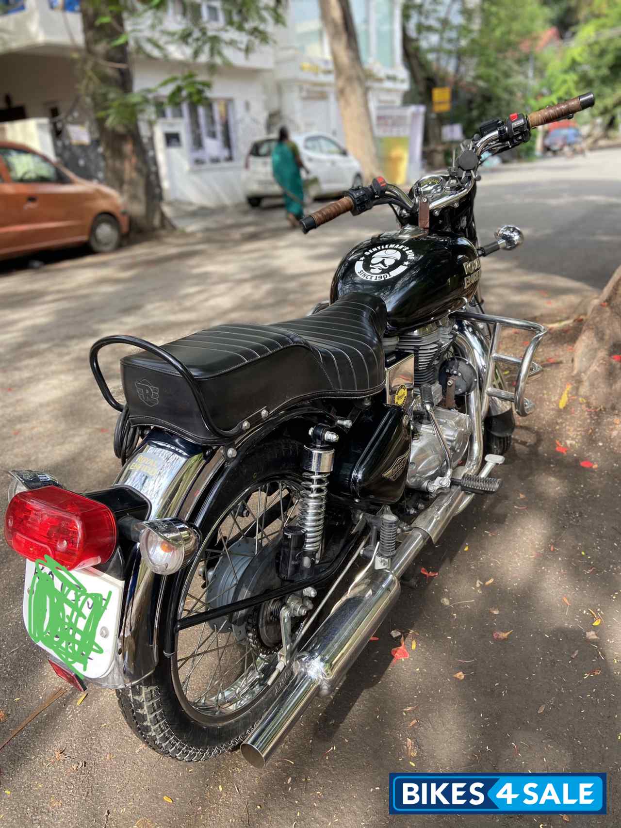 Black Royal Enfield Bullet 350