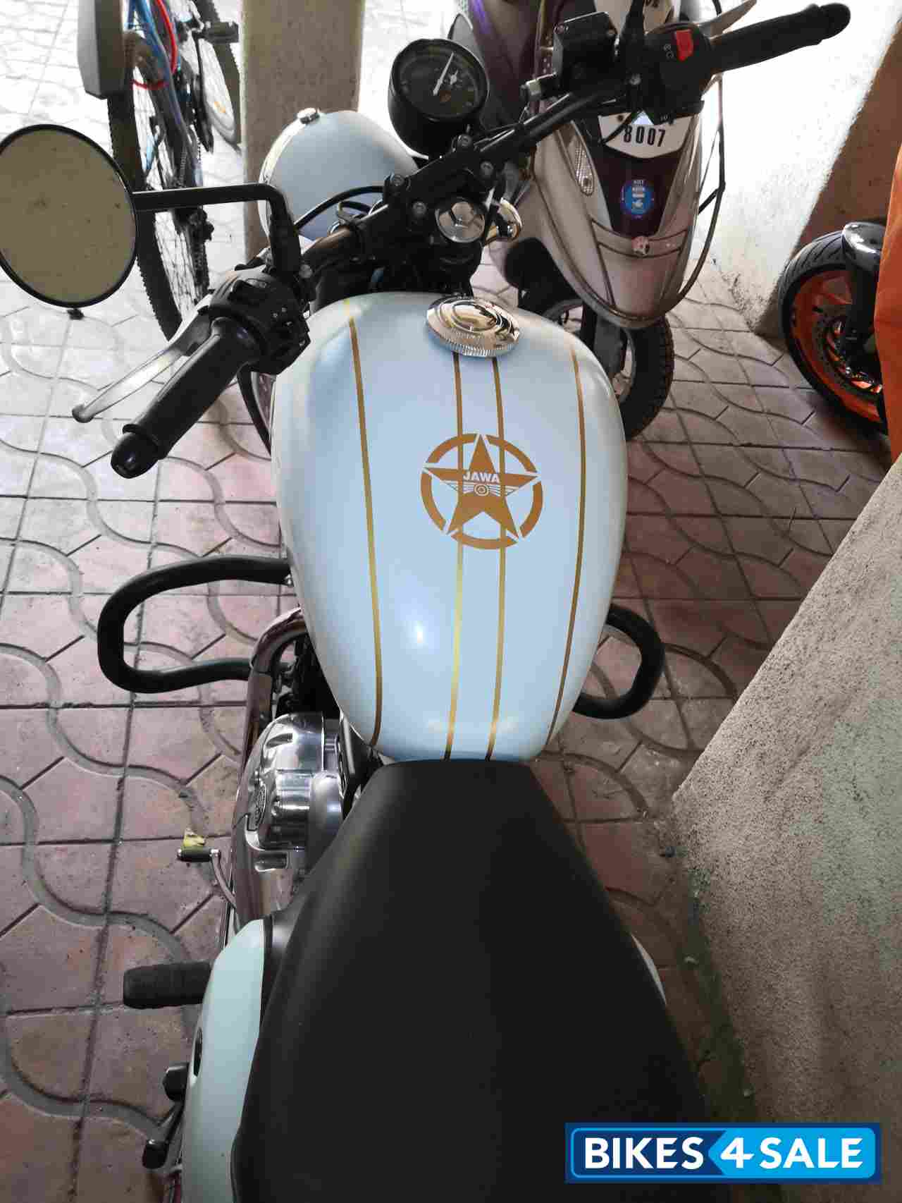 Sky Blue Jawa 42 Dual Channel ABS Sirius White