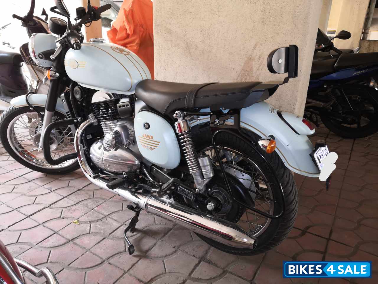 Sky Blue Jawa 42 Dual Channel ABS Sirius White