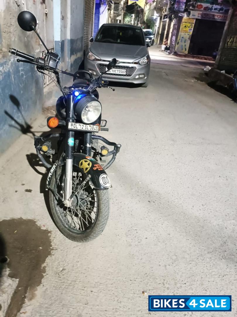 Black Royal Enfield Classic Stealth Black