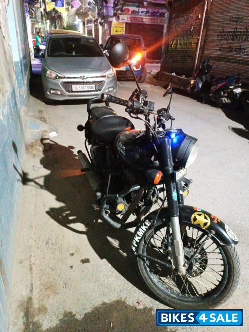 Black Royal Enfield Classic Stealth Black