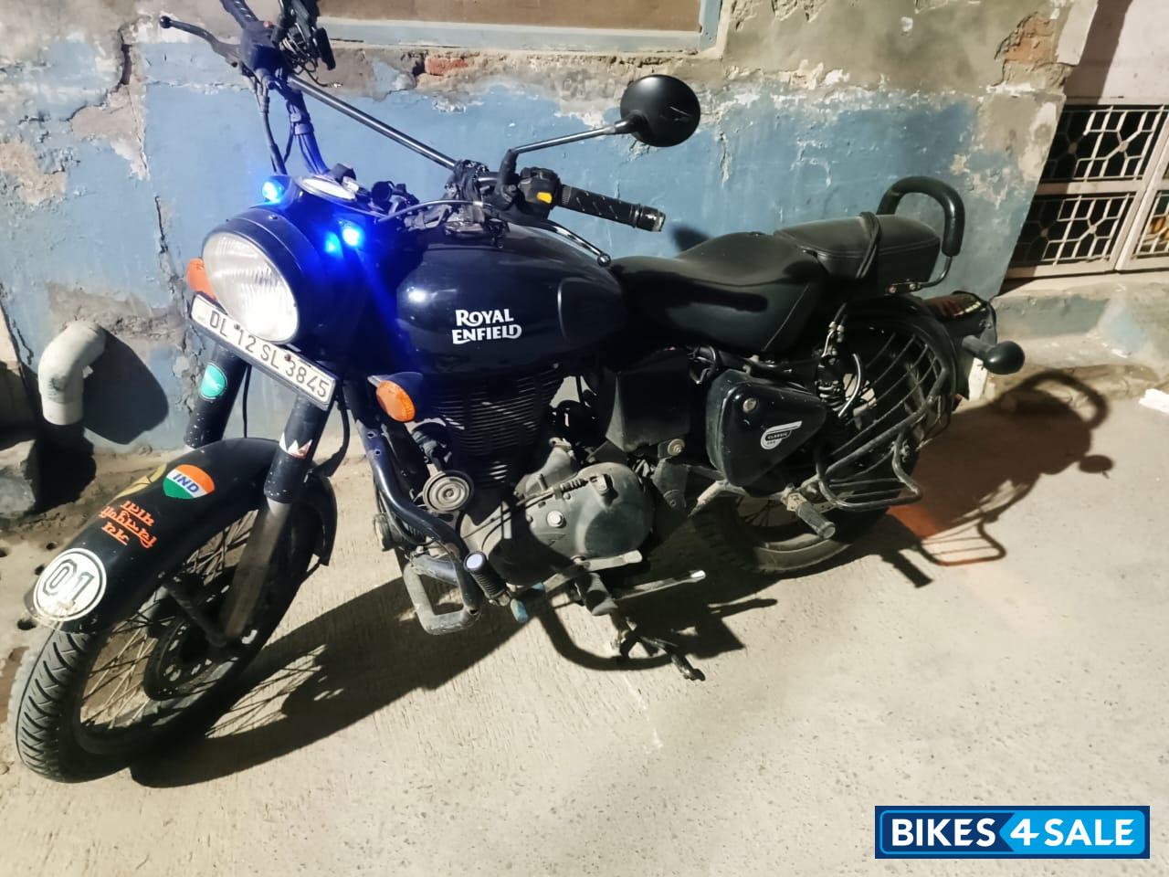 Black Royal Enfield Classic Stealth Black