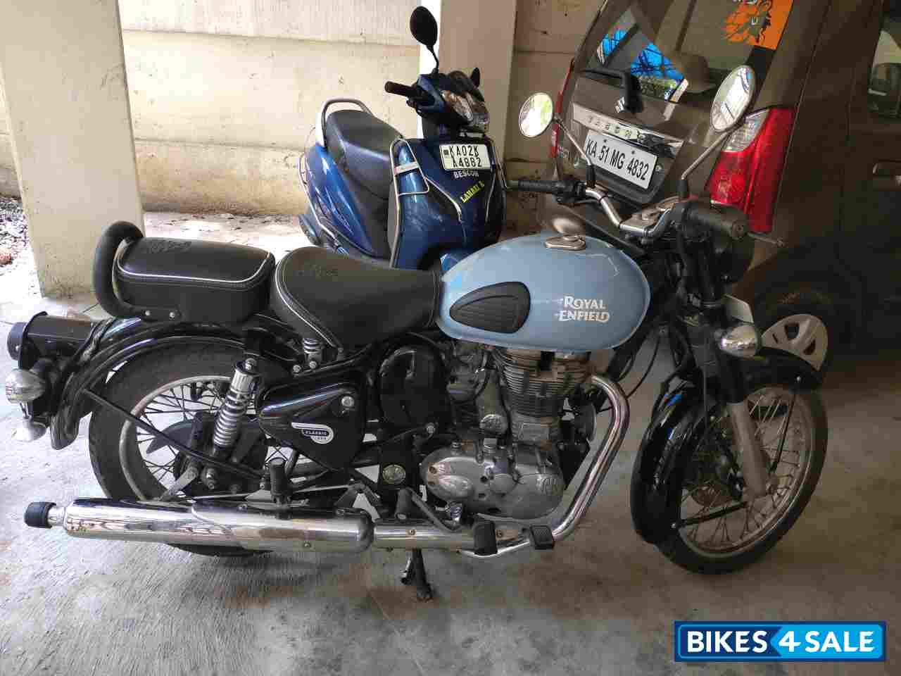 Blue Tank, Black Body Royal Enfield Classic 350 Redditch Blue