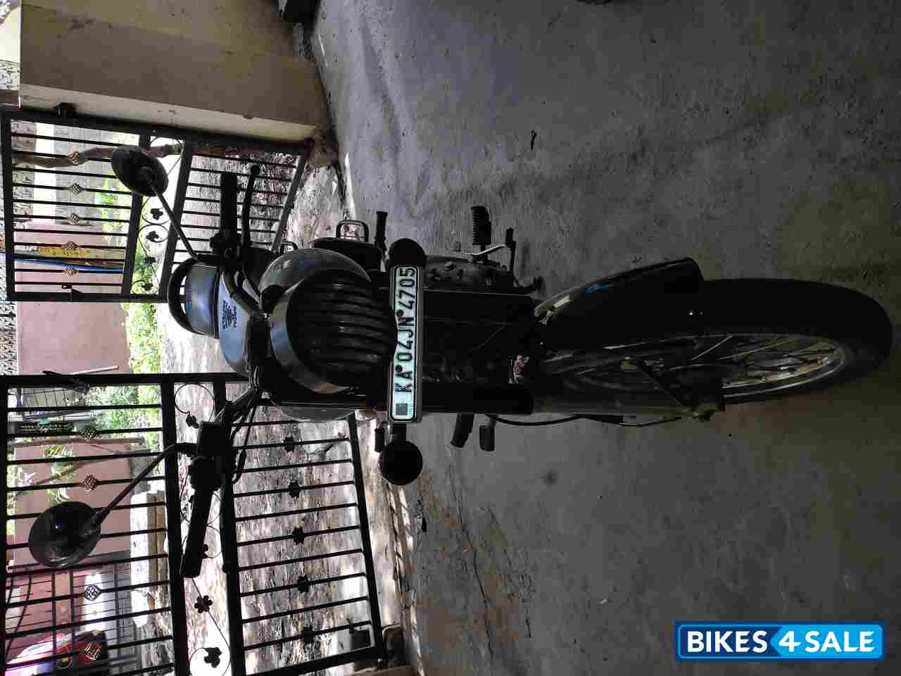 Blue Tank, Black Body Royal Enfield Classic 350 Redditch Blue Blue Tank, Black Body Royal Enfield Classic 350 Redditch Blue