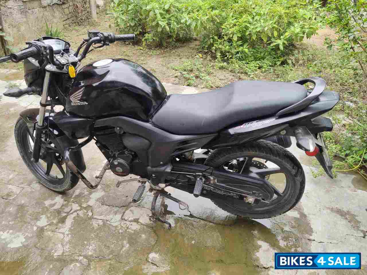 Black Honda CB Trigger