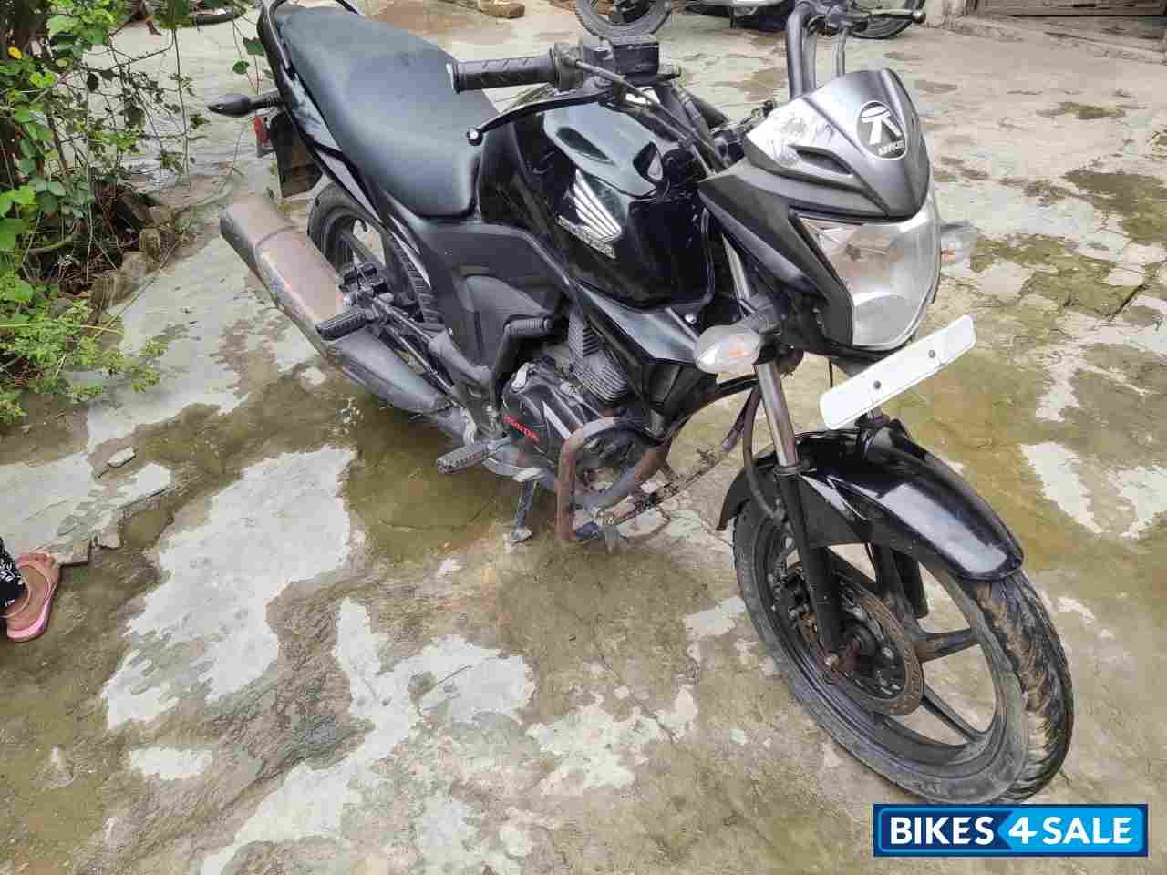 Black Honda CB Trigger