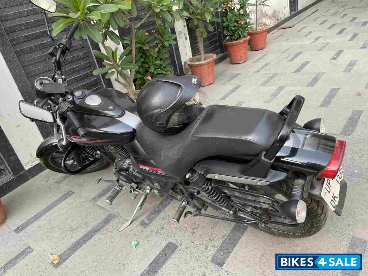 Bajaj Avenger Street 220