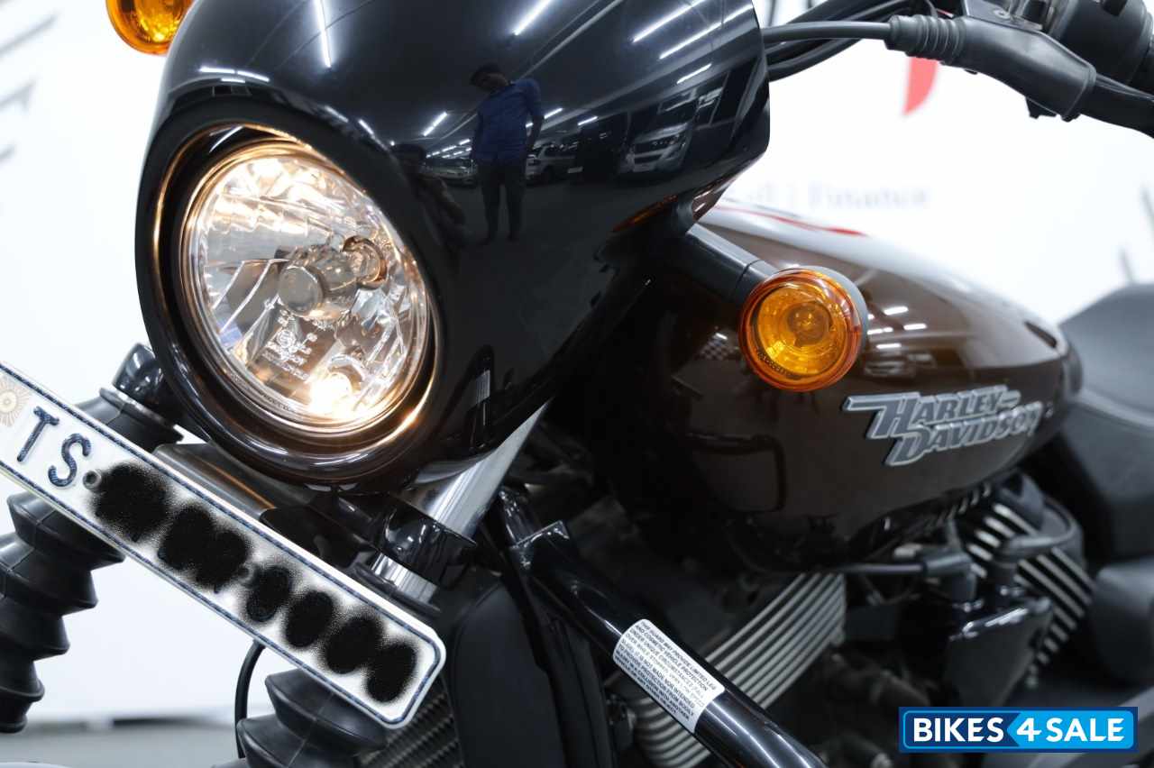 Brown Harley Davidson Street 750