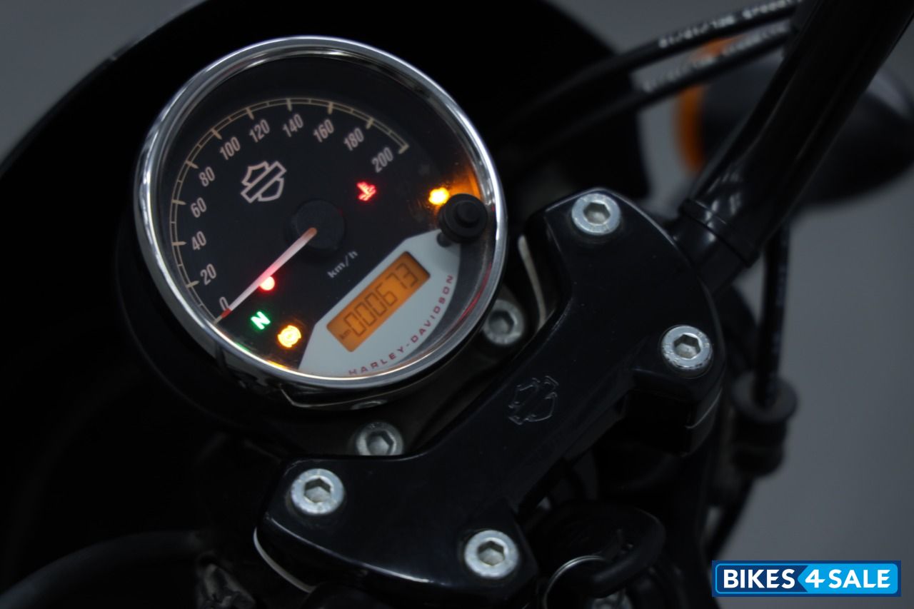 Brown Harley Davidson Street 750