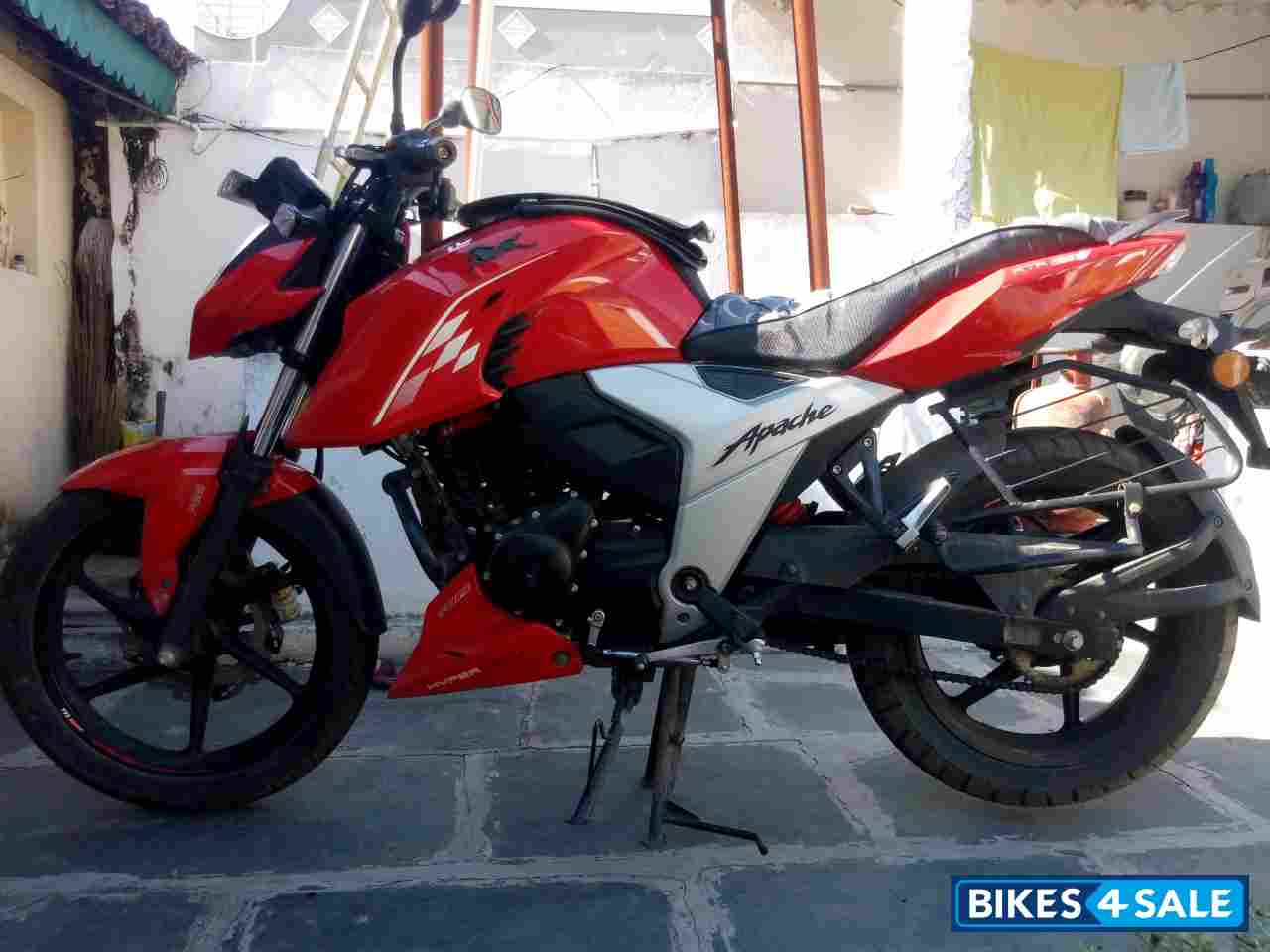 Red TVS Apache RTR 160 4V BS6