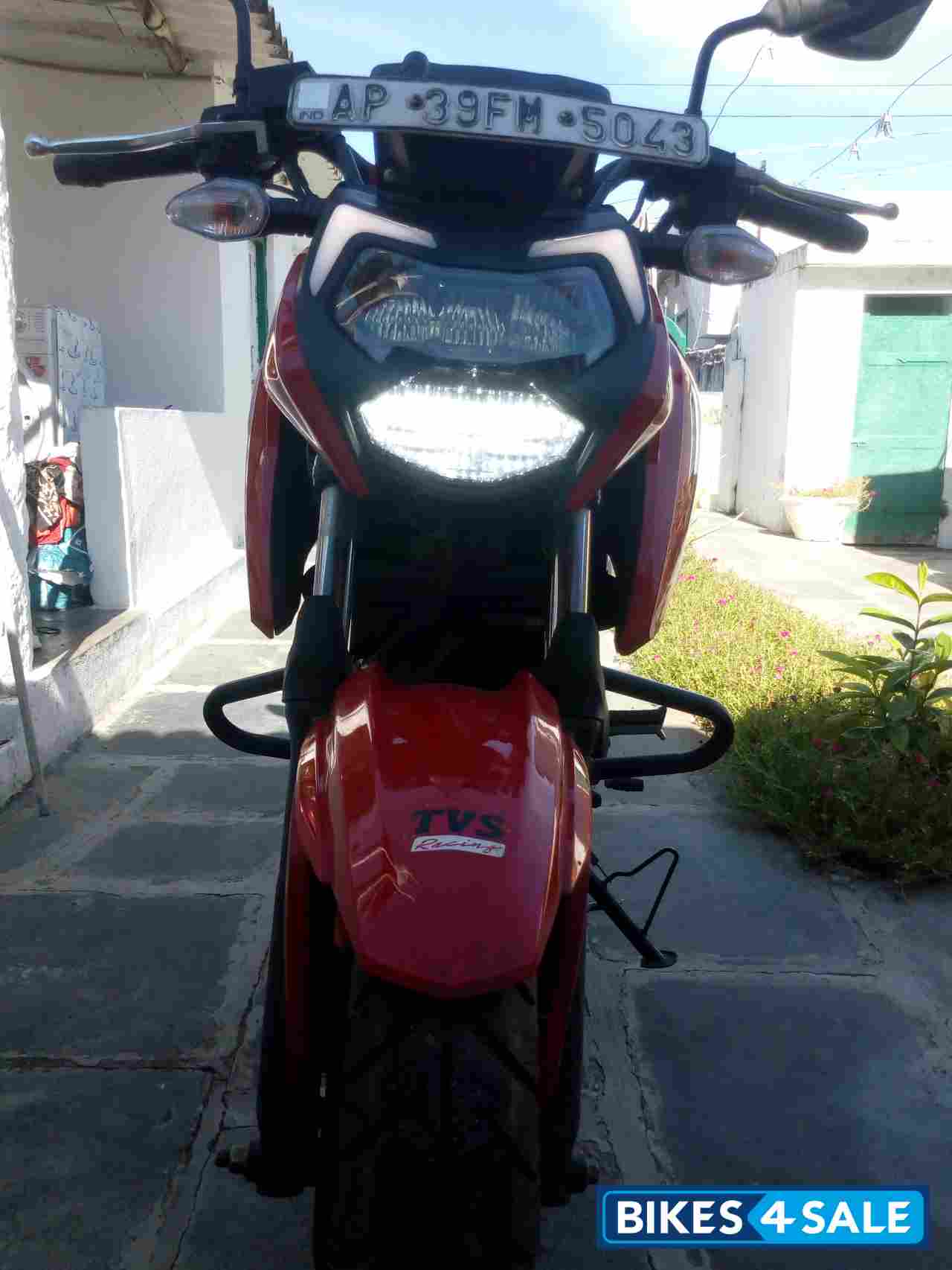 Red TVS Apache RTR 160 4V BS6