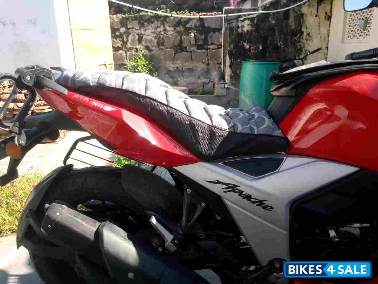 Red TVS Apache RTR 160 4V BS6