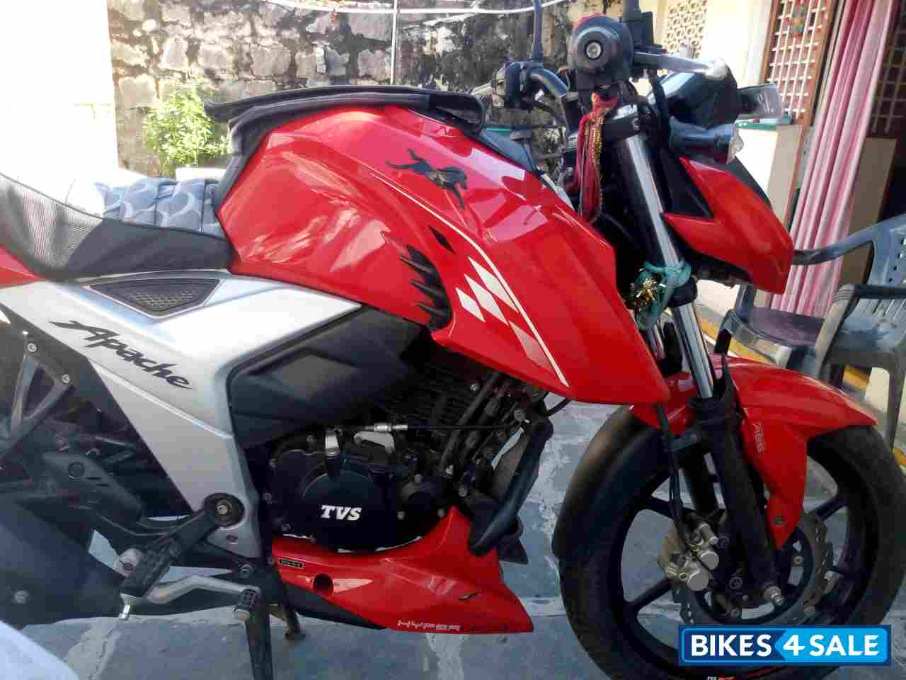 Red TVS Apache RTR 160 4V BS6