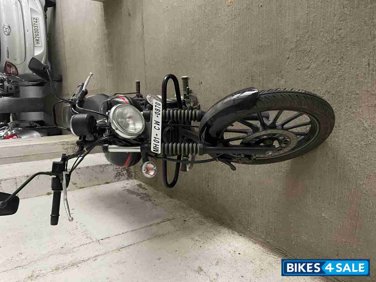 Black Bajaj Avenger 220 DTS-i