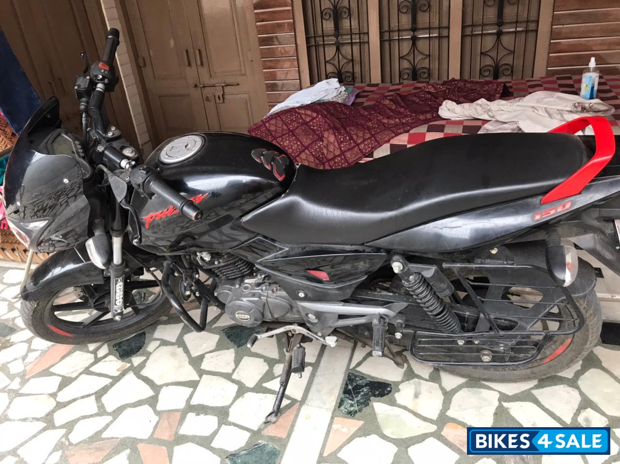 Black Bajaj Pulsar 150 Classic Black Bajaj Pulsar 150 Classic