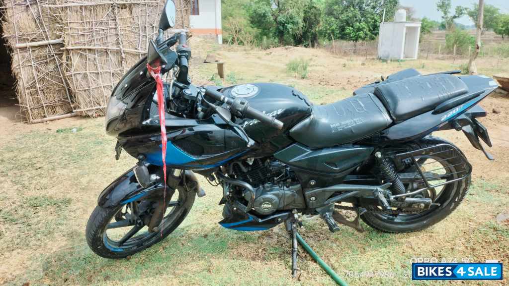 Bajaj  Pulser 220F