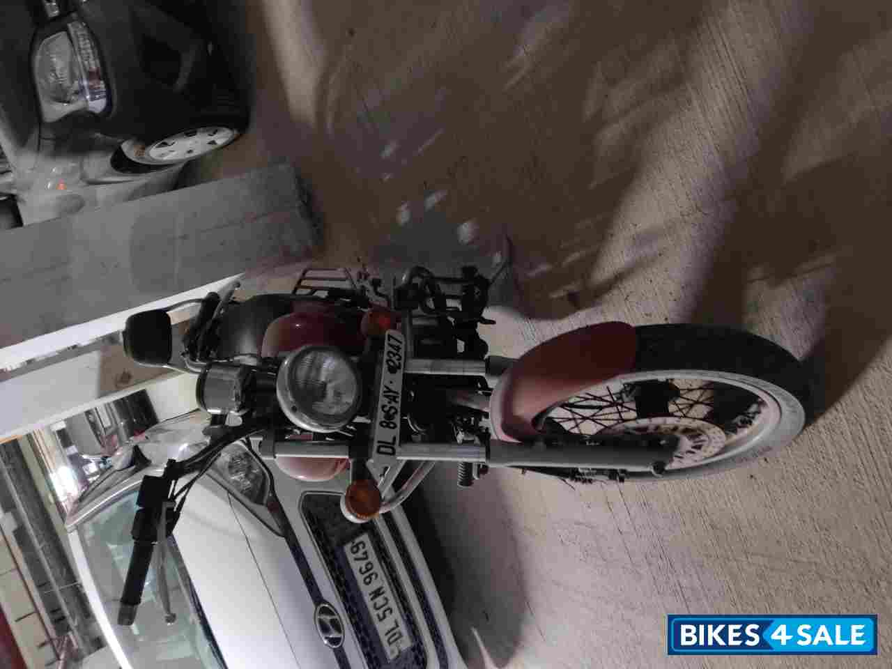 Red Bajaj Avenger 220 DTS-i