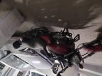 Red Bajaj Avenger 220 DTS-i